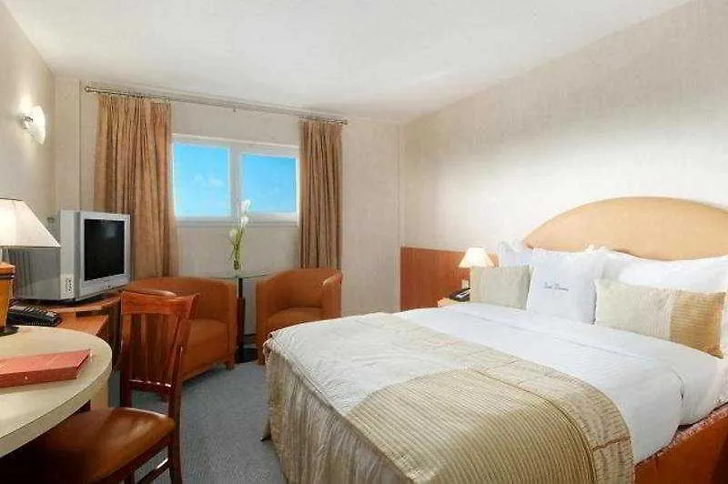 **** Hotel Doubletree By Hilton Aberdeen City Centre Velká Británie